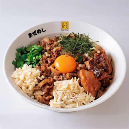 チーズ入り背脂ニンニクスタミナまぜ丼｜習志野で丼や麺のテイクアウト・デリバリーならドンちゃん食堂