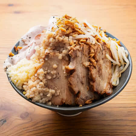 デカ盛り汁無し豚そば【肉増し】｜習志野で丼や麺のテイクアウト・デリバリーならドンちゃん食堂