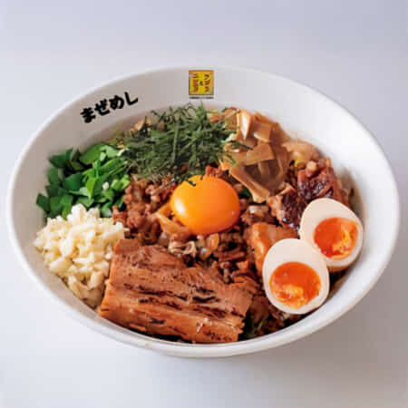 全部のせ背脂ニンニクスタミナまぜ丼｜習志野で丼や麺のテイクアウト・デリバリーならドンちゃん食堂