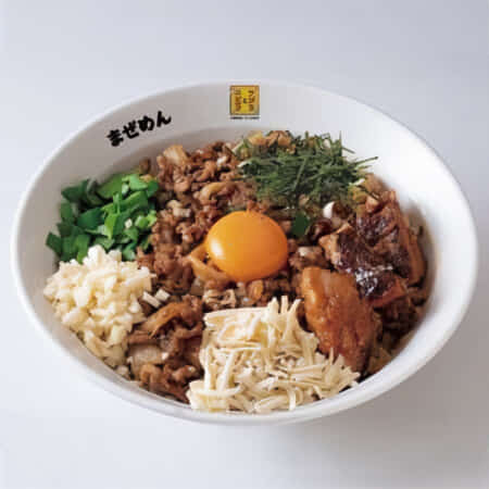 チーズ入り背脂ニンニクスタミナまぜめん｜習志野で丼や麺のテイクアウト・デリバリーならドンちゃん食堂