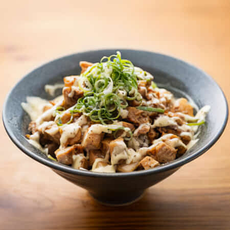 デカ盛り豚バラチャーシューマヨ丼｜習志野で丼や麺のテイクアウト・デリバリーならドンちゃん食堂